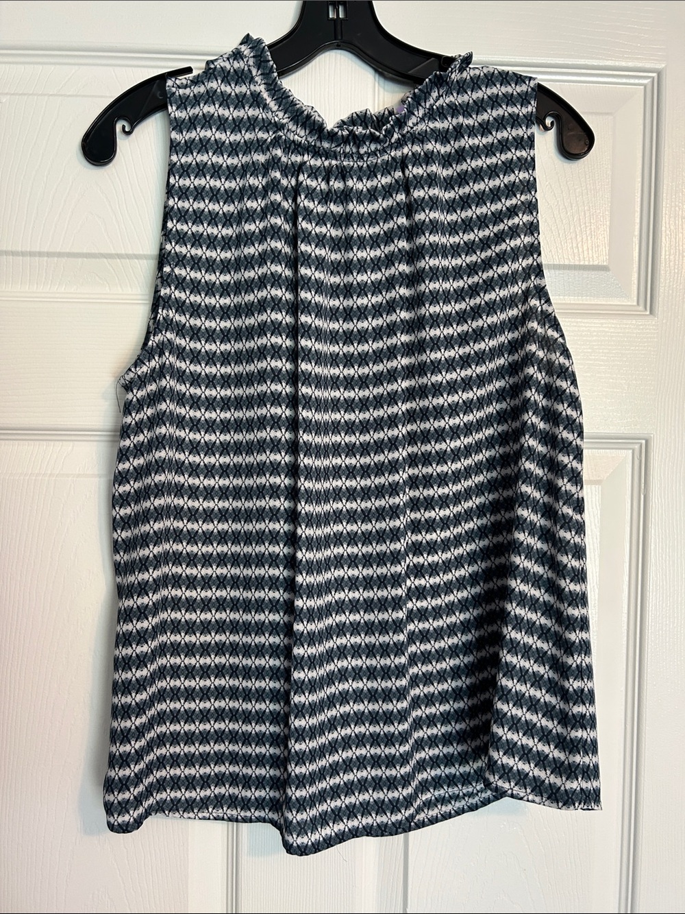 Banana Republic Navy & White Sleeveless Ruffle-Neck Cami